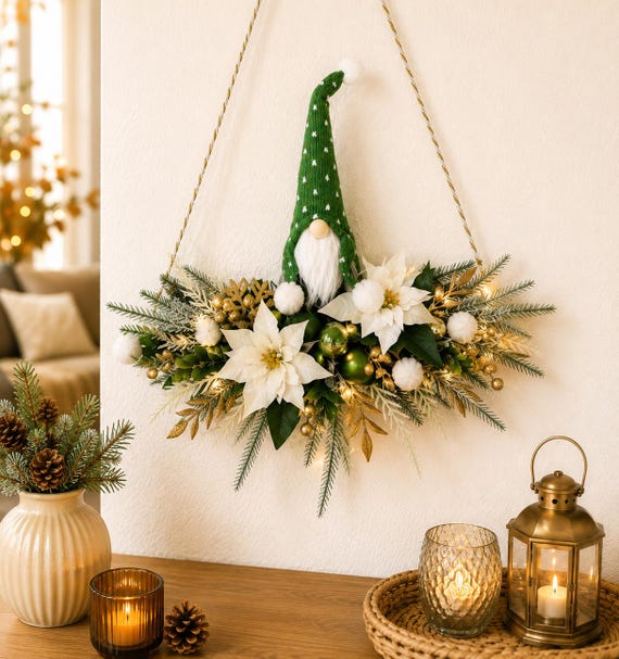Weihnachtsdeko Dekoast Fensterdeko Türschmuck Weihnachten weiß-grün Türdeko Winterdekoration Wichtel