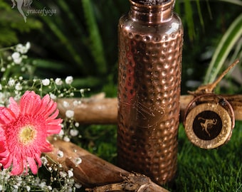 Bottiglia In Rame Puro 34 Oz Fatta A Mano - Finitura Martellata Per Benefici Ayurvedici