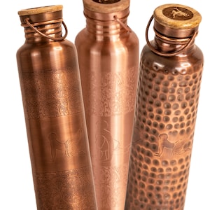 Fles van zuiver koper (99%) – gegraveerde yogahouding – gepersonaliseerd cadeau – natuurlijke waterontgifting / antibacterieel – uitstekend vakmanschap.