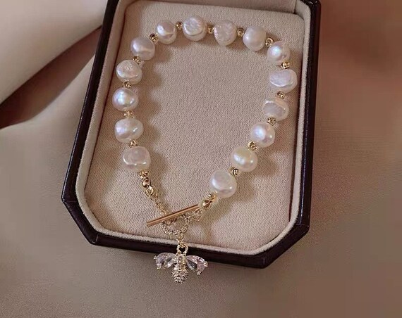 Pearl Bracelet with Cute Bee Charm| Fresh Water Pearl| Baroque Style Pearl Bracelet