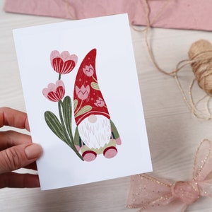 Postkarte Wichtel Zwerg Gnom mit Blume