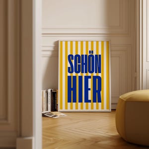 Poster tipografico "Beautiful here" – Arte murale moderna e minimalista con strisce gialle e blu – Decorazione accattivante | Manifesto primaverile |