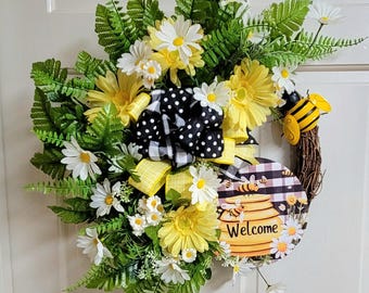 Bee Welcome Wreath, Spring and Summer Daisy Wreath, Everyday Farmhouse Decor
