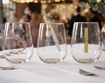 Personalised 475ml Stemless Wine Glass — Classic Serif Initial or Age with Script Name