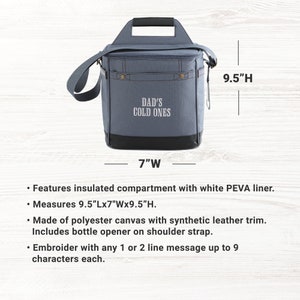 Pu&ograve; includere: Una borsa termica blu con manico e tracolla neri. Misura 9,5 pollici di altezza, 7 pollici di larghezza e 9,5 pollici di profondit&agrave;. La borsa ha una fodera bianca in PEVA ed &egrave; realizzata in tela di poliestere con rifiniture in pelle sintetica. Include un apribottiglie sulla tracolla. La borsa ha il testo "DAD'S COLD ONES" ricamato sul davanti.