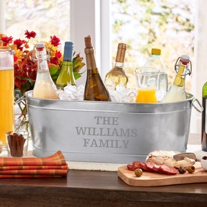 Recipiente para bebidas personalizado con nombre de familia - Recipiente galvanizado para bebidas - Para barbacoa - Para asar a la parrilla en el patio - Disponible con o sin soporte