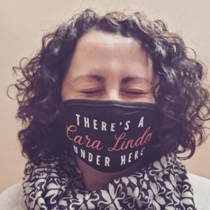 Hay una Cara Linda debajo de aquí Mascarilla facial de algodón en portugués/español