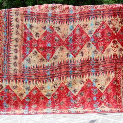 Queen size Vintage suzani quilt , handmade suzani wall hanging , unbeck shops suzani throw , cotton kantha quilt