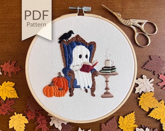 Bücherwurm Geist, PDF Stickmuster - 6 ″ Halloween-Geist, der ein Buch liest | Einsteigerfreundliches Grusel-Saison Stich Design