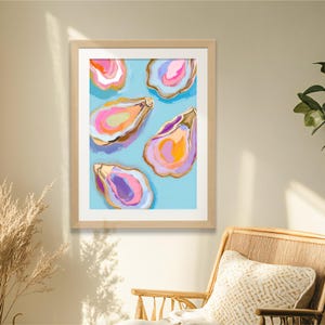 Arte murale con conchiglie di ostriche - Blu, poster astratto pastello vivace e colorato, stampa di case sulla spiaggia costiera, cucina estiva moderna, download digitale