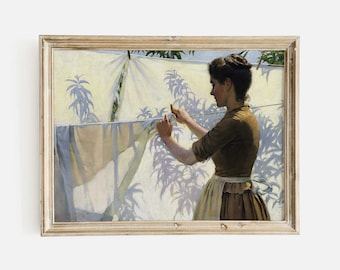 Könnte beinhalten: Eine Frau in einem braunen Kleid und einer weißen Schürze hängt weiße Laken an eine Wäscheleine. Die Laken flattern im Wind und der Schatten der Frau fällt auf die Wand hinter ihr.