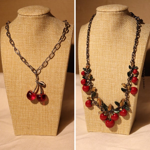 Collier • cerises