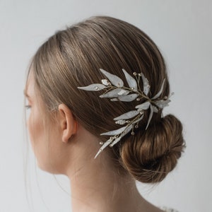 ALATI | elegant bridal hair comb made of resin, original design of a wedding ornament