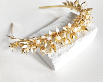 OLISA | wedding headband with gold leaves and flower buds made of natural pearls