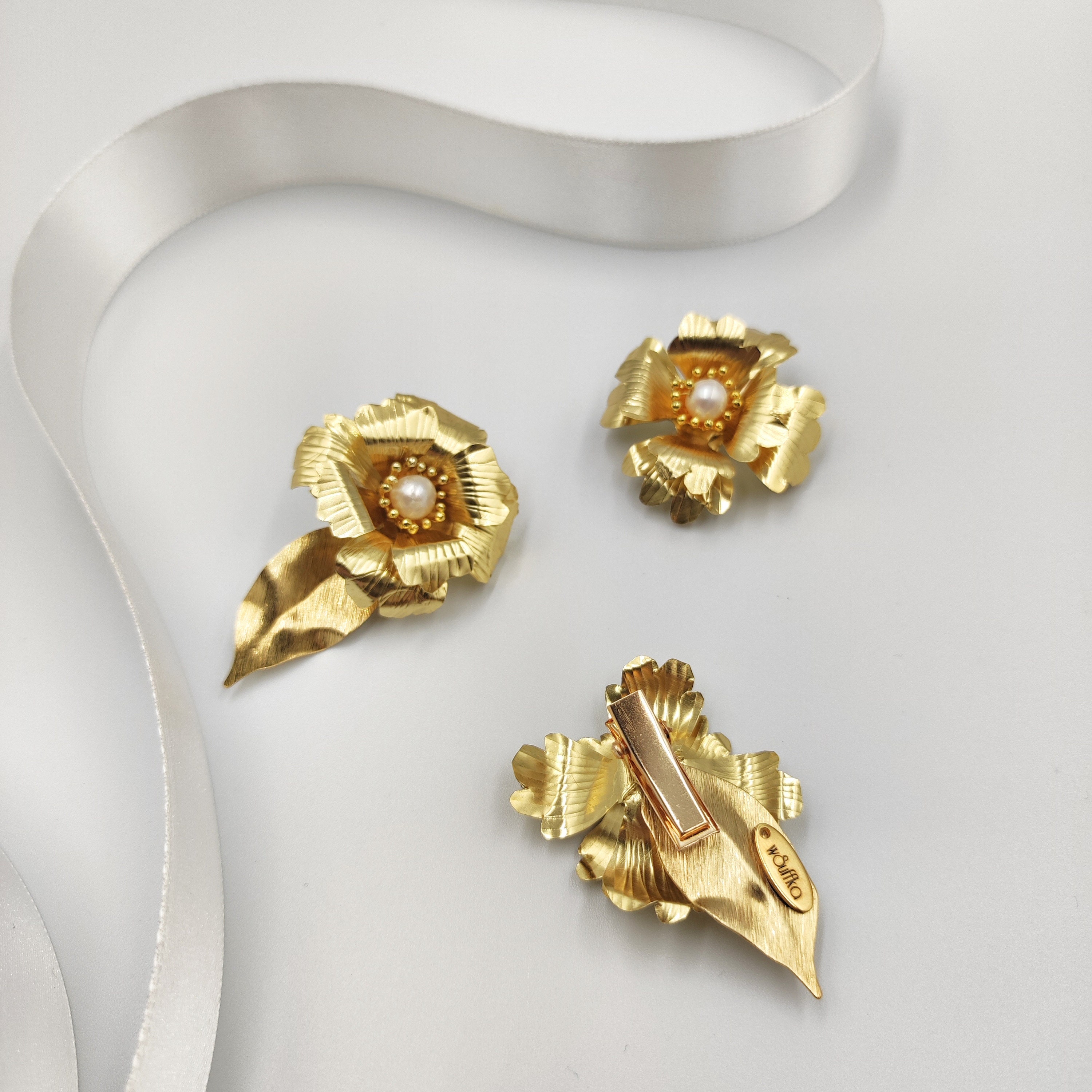 EGLE | Set of Three Floral Gold Hair Clips - Etsy