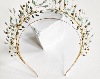 SELVA - GREEN | boho headband made of delicate tiny green leaves, tiara in fairytale style