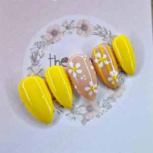Yellow Daisy Spring Summer Gel Press On False Nails, Set of 10