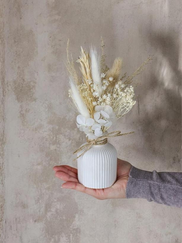 Trockenblume mit vase