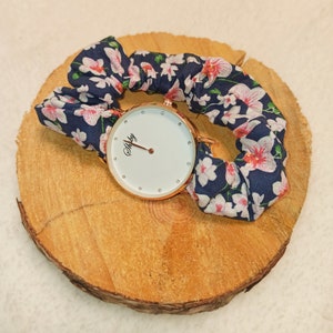 Montre femme, montre tissu, montre chouchou, scrunchie Amandiers marine