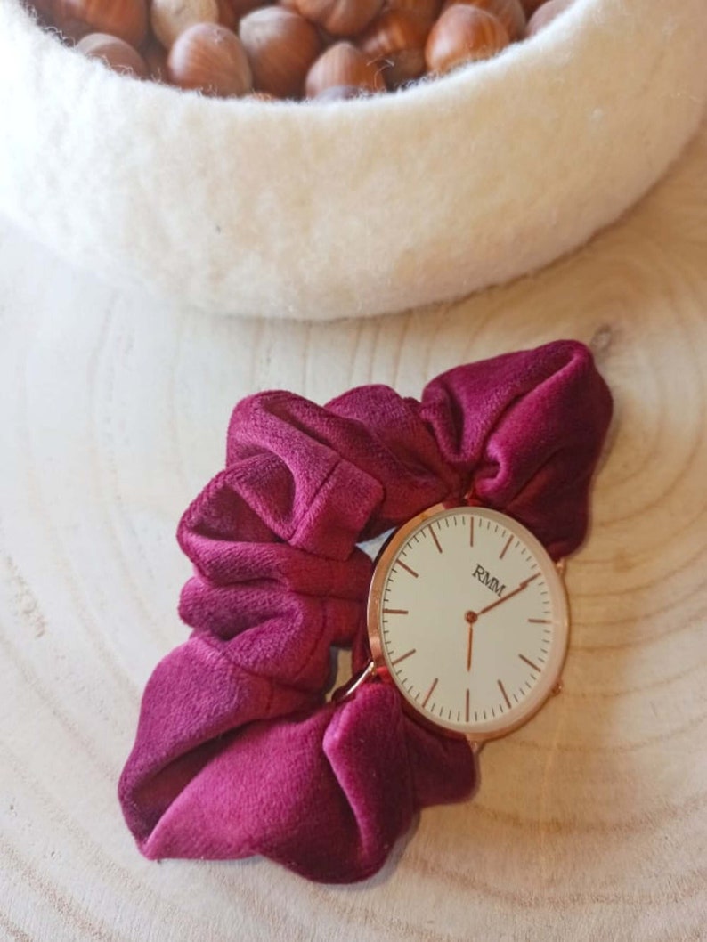 Montre femme, montre tissu, montre chouchou, scrunchie velours bordeaux