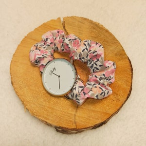 Montre femme, montre tissu, montre chouchou, scrunchie Liberty rose