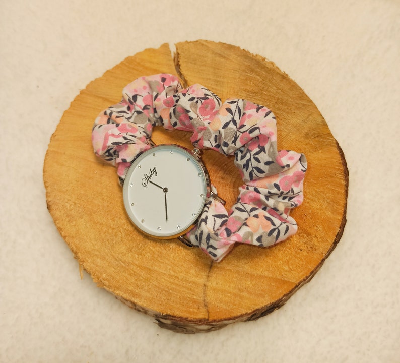 Montre femme, montre tissu, montre chouchou, scrunchie Liberty rose