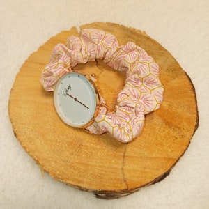 Montre femme, montre tissu, montre chouchou, scrunchie Riad rose