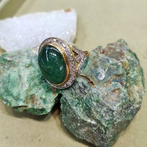 Colombian Emerald solitaire diamond Gold Ring, Diamond Halo oval Emerald 9K Gold Statment ring, Oval Cabachon Emerald Diamond Halo Gold Ring