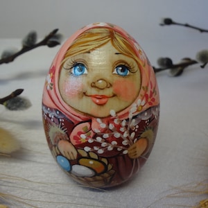Folk souvenirs: Egg &quot;Easter girl&quot;