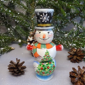 New Year&#39;s souvenir: Wooden painted snowman