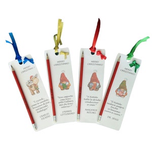 Segnaposto Natale Gnomo Renna Giomel Segnalibro con Matita Incisa Personalizzata 20x7 cm Citazione Famosa a Scelta