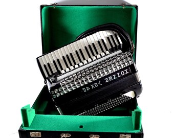 Vintage Weltmeister Accordion – German Made, 80 Bass with Hard