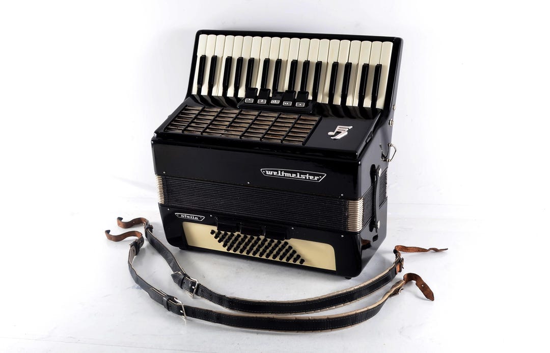 Vintage Weltmeister Stella Accordion – 60 Bass, 8 Register, German