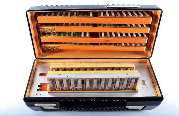 洋書ALTE MEISTERGEIGEN Band Venezianer German Weltmeister Elegance Piano Accordion: 96 Bass, 16 Registers