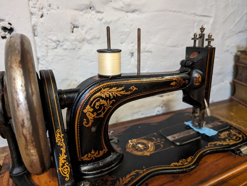 Singer 12K Antique Fiddle Base Sewing Machine image 2