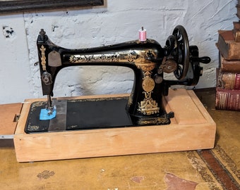 Singer 127K Hand Crank Sewing Machine