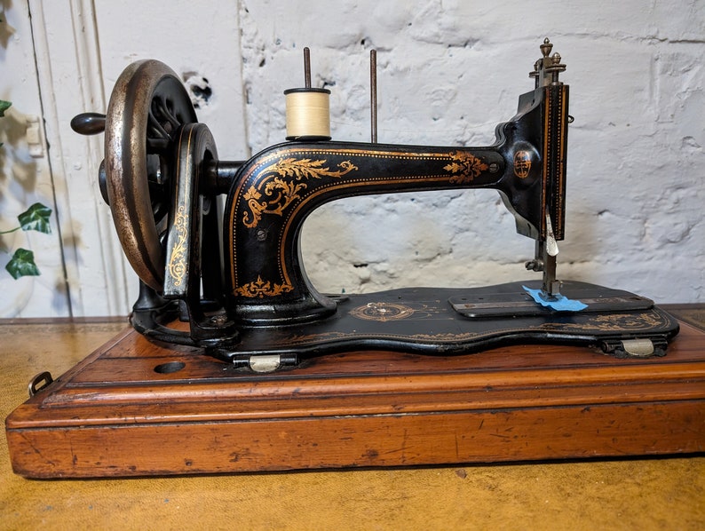 Singer 12K Antique Fiddle Base Sewing Machine image 3