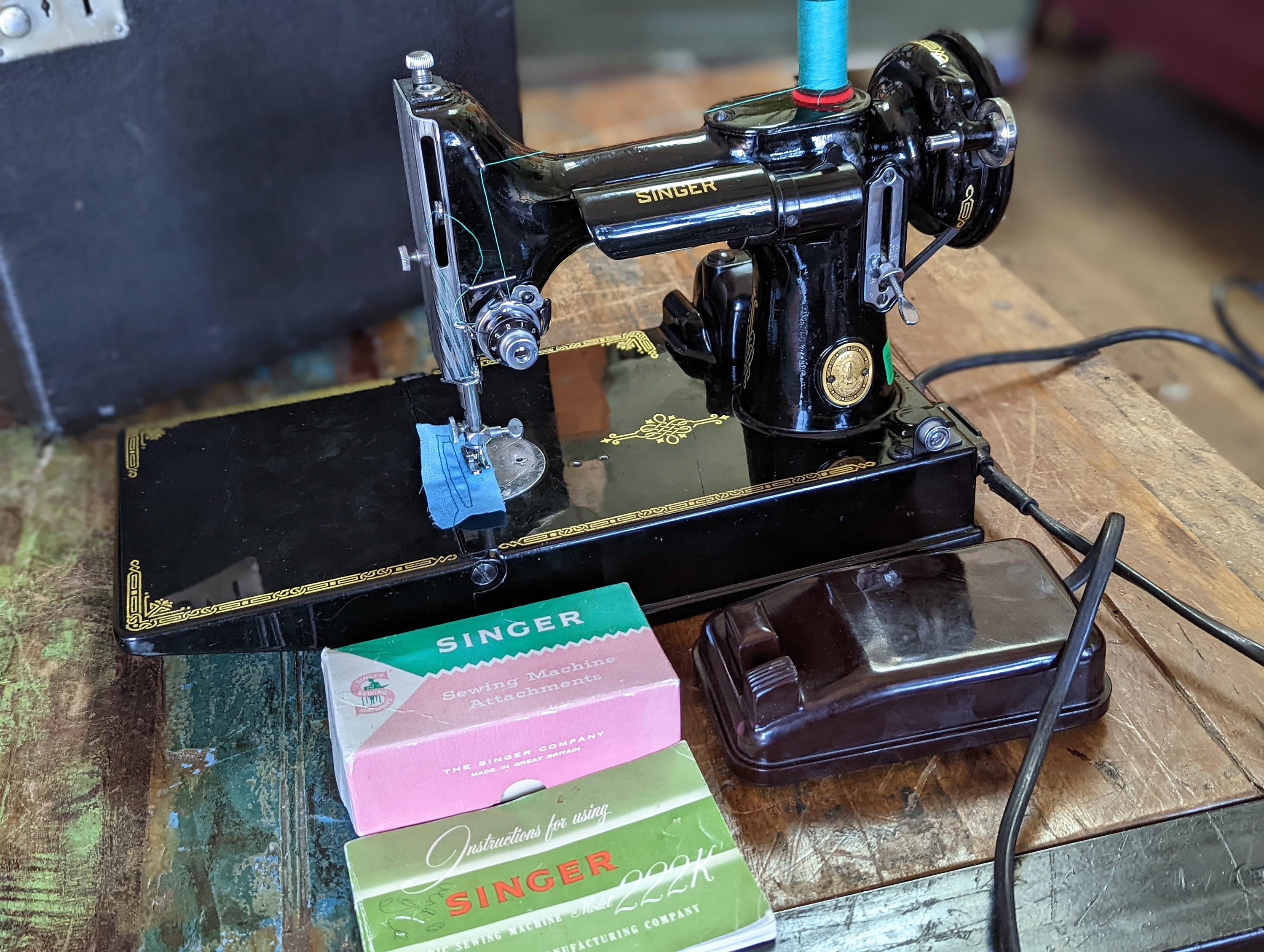 Vintage 1950s Mid Century Pink Sewing Machine/ IDLE HOUR/ Sewing