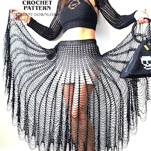 Puede incluir: Conjunto de falda y top de ganchillo negro con mangas largas. La falda tiene un diseño de tejido abierto único. También se ve un bolso de mano negro a juego con un diseño de calavera. El texto "CROCHET PATTERN INSTANT DOWNLOAD" está en la parte superior.