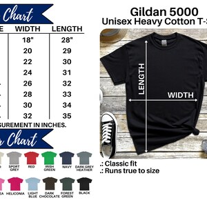 Peut inclure: T-shirt noir unisexe Gildan 5000 en coton &eacute;pais avec un tableau des tailles indiquant les mesures en pouces. Le nuancier affiche diverses couleurs de t-shirts, dont le blanc, le rouge et le noir. Le t-shirt est de coupe classique et taille normalement.