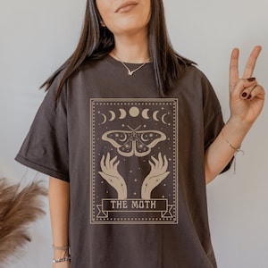 Luna Moth Chemise Whimsigoth Vêtements Cottage Core Chemise Tarot Chemise Goblincore Chemise Dark Academia Chemise Dark Cottagecore Moth TShirt