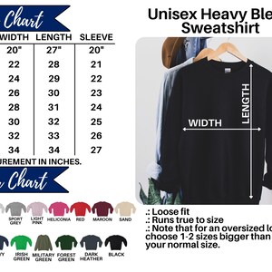 Puede incluir: Una sudadera unisex negra de mezcla pesada en una percha. La imagen incluye una tabla de tallas con medidas en pulgadas y una tabla de colores con varias opciones. La tabla de tallas muestra el ancho, largo y largo de manga para tallas S a 5XL.