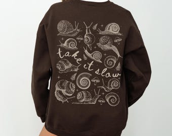 Sudadera Goblincore de caracol, Camiseta de caracol, Camiseta de caracoles, Camiseta Goblincore, Camiseta de insectos, Ropa Dark Cottage Core, Ropa Whimsigoth, Ecología