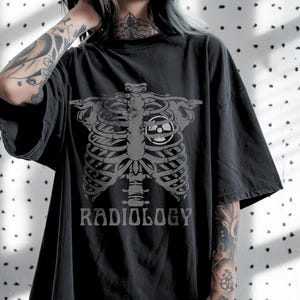 Koszulka Radiologia Comfort Colors Koszulki rentgenowskie Koszulka rentgenowska Koszulka RTG Koszulka techniczna RTG Zabawna koszulka RadTech Koszulka RTG Koszulka techniczna RTG Koszulka Rad Tech Koszulka Radiologiczna