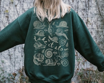 Sudadera de caracol, camiseta de caracol, camiseta de caracol, camiseta de Goblincore, ropa Dark Cottage Core, ropa Whimsigoth, camiseta ecológica, camiseta divertida de animales