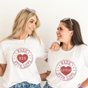 Magliette Big Little Magliette Big Little Reveal della confraternita Magliette Big Little Hearts Maglietta Big Little Postage Stamp Maglietta Big Little Post Card di San Valentino Big