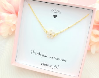 Flower girl gift. Flower Necklace. Flower Girl Necklace.  Daisy Necklace. Bridesmaid gift.