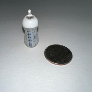 1:6 Miniatur Puppenhaus Babyflasche mit abnehmbarem Deckel