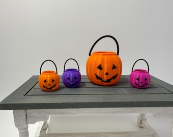 Cubo de calabaza en miniatura para pedir dulces en Halloween