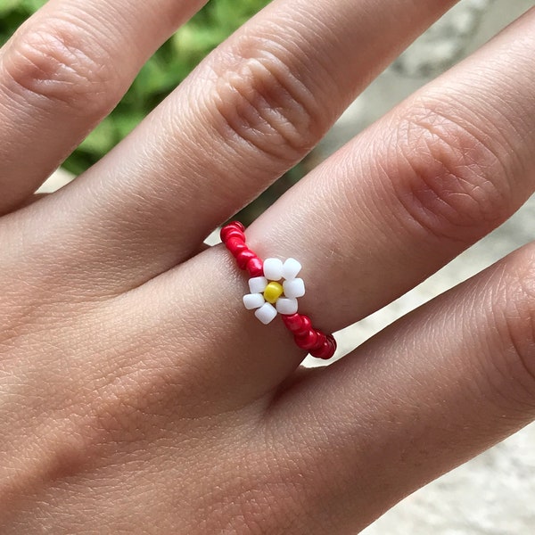 Bague marguerite en perles de rocaille